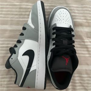 Air Jordan 1 Low GS 'Light Smoke Grey'